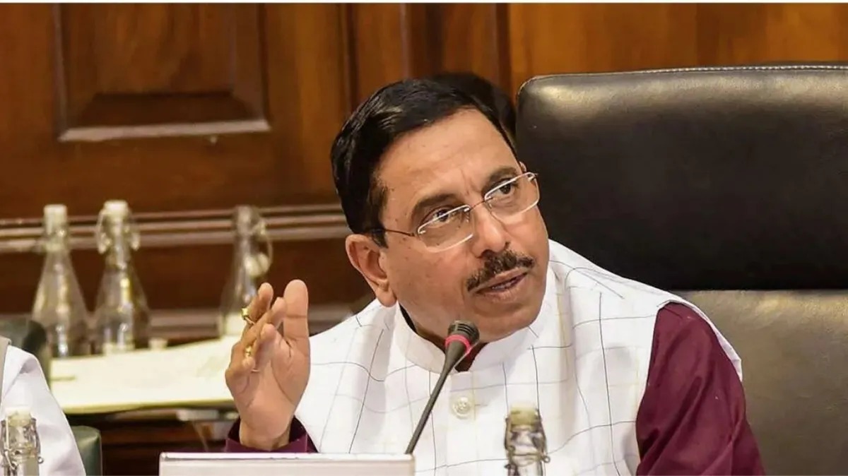 प्रह्लाद जोशी बने नए केंद्रीय शिक्षा मंत्री, धर्मेंद्र प्रधान की जगह संभाली जिम्मेदारी