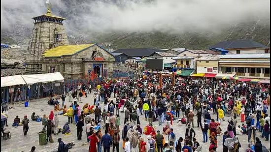 भारी बारिश और भूस्खलन के चलते चारधाम यात्रा दो दिनों के लिए स्थगित