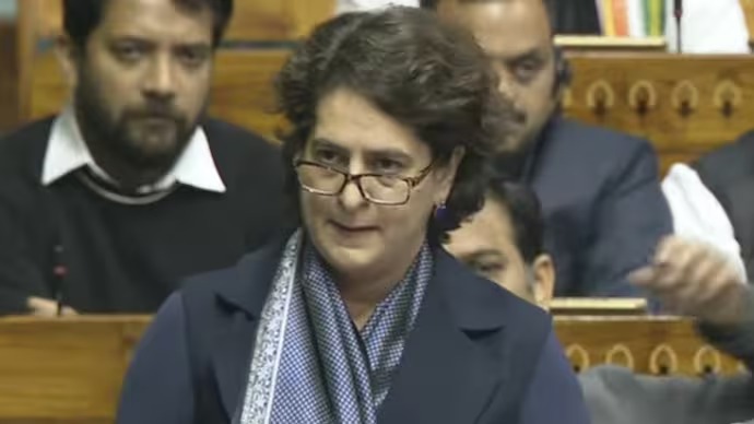 छात्र  की आवाज़ दबाई जा रही है संसद परिसर में प्रियंका गांधी का केंद्र पर हमला