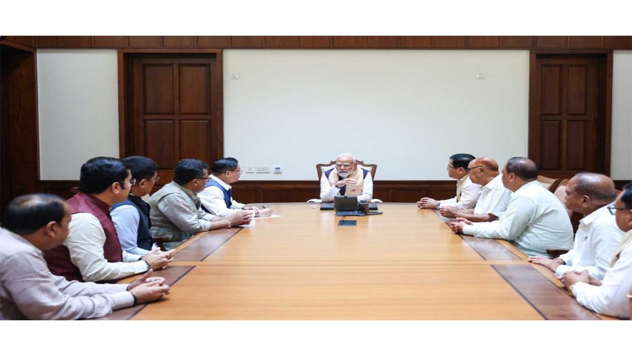 असम दौरे पर PM मोदी, सांसदों से की मुलाकात; विकास कार्यों और संगठनात्मक मुद्दों पर हुई चर्चा