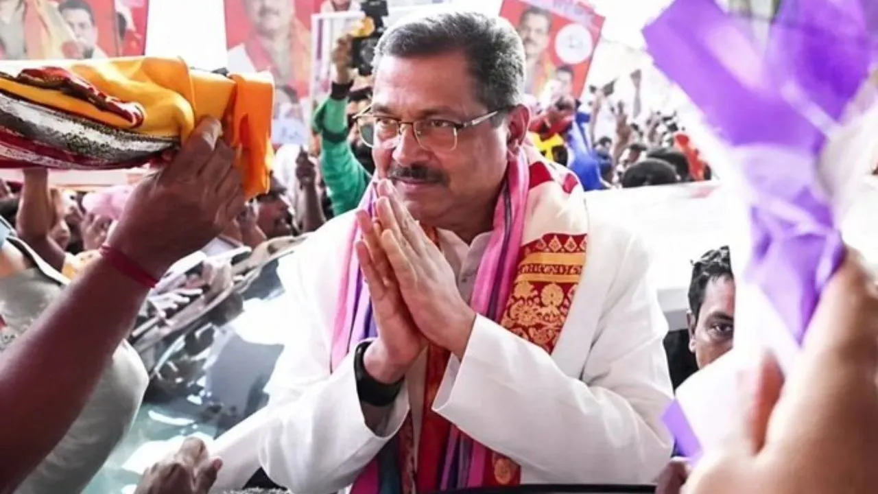 भुवनेश्वर एयरपोर्ट पर धर्मेंद्र प्रधान का भव्य स्वागत, समर्थकों ने किया जोरदार अभिनंदन