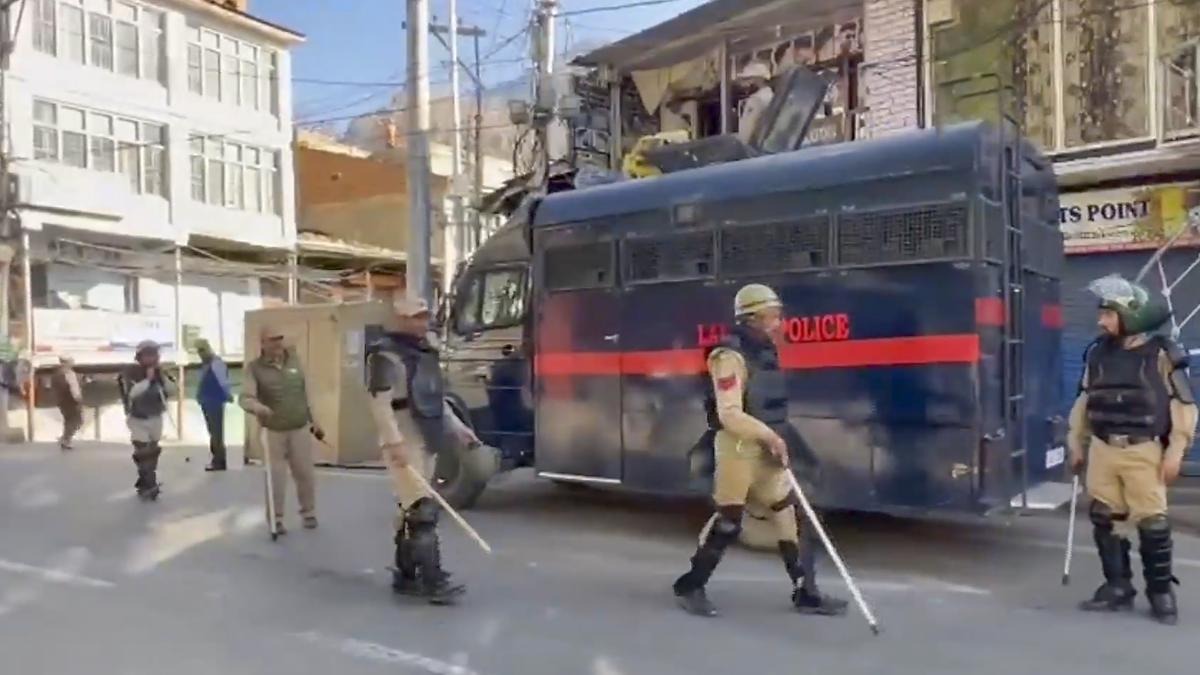 लीह में झड़पों के बाद कर्फ्यू, सुरक्षा कड़ी — 50 लोग हिरासत में