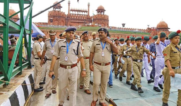 15 अगस्त को लेकर दिल्ली में अलर्ट, लाल किले पर सुरक्षा व्यवस्था कड़ी