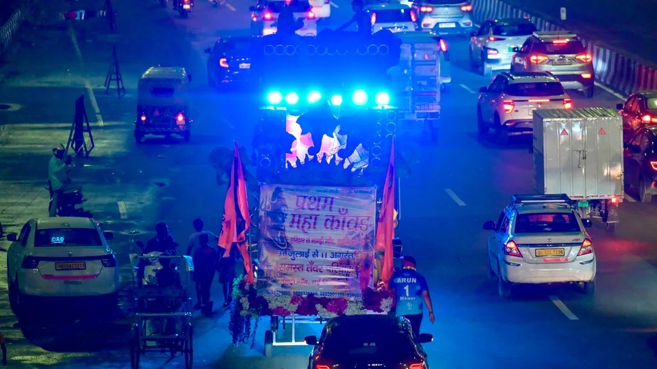 दिल्ली में कांवड़ कैंपों के तेज संगीत से पड़ोसी बेहाल, हुआ बड़ा हाल