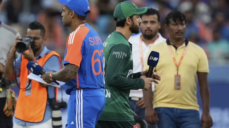एशिया कप फाइनल: भारत-पाकिस्तान के बीच मैदान और मैदान के बाहर रहा तनावपूर्ण मुकाबला