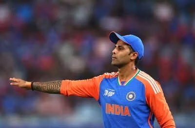 सूर्यकुमार यादव का बयान: "कभी नहीं देखा कि चैंपियन टीम को ट्रॉफी न मिले"