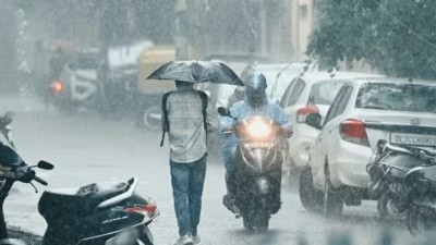 दिल्ली-एनसीआर में मूसलधार बारिश से जलभराव, यातायात और उड़ानों पर असर