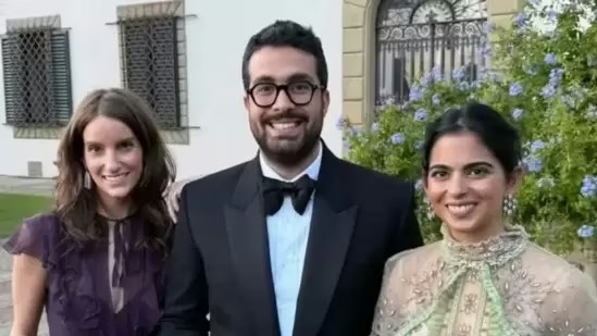 इशा अंबानी ने 6,000 डॉलर की वैलेंटिनो गाउन में बनाई धूम — लेकिन सबकी नजर बनी उसकी डायमंड रिंग पर