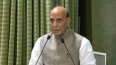 राजनाथ सिंह का पाकिस्तान को कड़ा संदेश, सिर क्रीक के पास सैन्य बढ़ोतरी पर चेतावनी