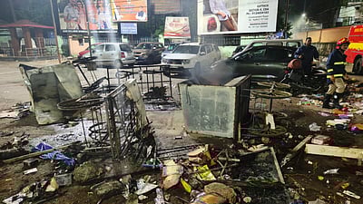 कटक में तनाव: दुर्गा विसर्जन के दौरान हिंसा, इंटरनेट और सोशल मीडिया पर रोक, शहर में कर्फ्यू लागू