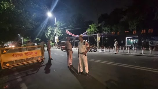 अश्लील वीडियो से ब्लैकमेल कर दिल्ली में एमबीबीएस छात्रा से एक महीने तक दुष्कर्म