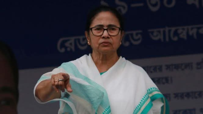 उत्तर बंगाल आपदा के बीच CM का ध्यान कार्निवल पर, विपक्ष ने TMC सरकार पर किया हमला