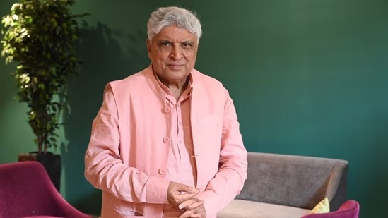 अश्लीलता वाले फिल्में पास, समाज का सच दिखाने वाली फिल्मों पर रोक: जावेद अख्तर