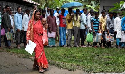 असम में आप्रवासी अभियान की कगार पर ज़िंदगी — बंगाली-भाषी मुस्लिम समुदायों में बढ़ी बेचैनी