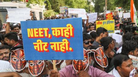 NEET पेपर लीक को लेकर विरोध तेज, जवाबदेही और मंत्री के इस्तीफे की मांग