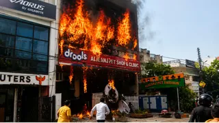 लखनऊ बिल्डिंग अग्निकांड में 15 की मौत, गेमिंग स्टूडियो पूरी तरह तबाह