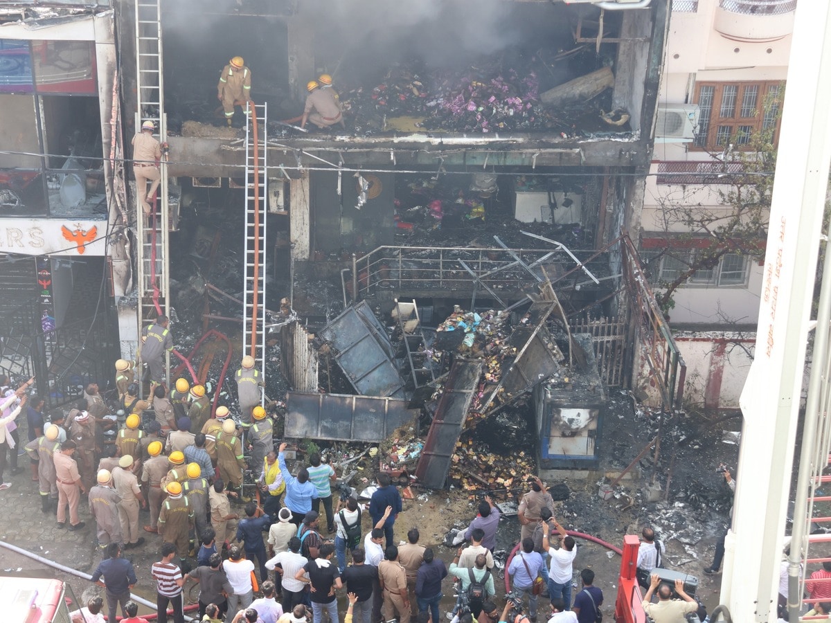 लखनऊ अग्निकांड के बाद बड़ा एक्शन, हादसे वाली इमारत गिराने की तैयारी में LDA
