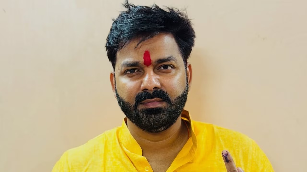 माननीय MLA साहब विधान परिषद में शपथ ग्रहण करते हुए