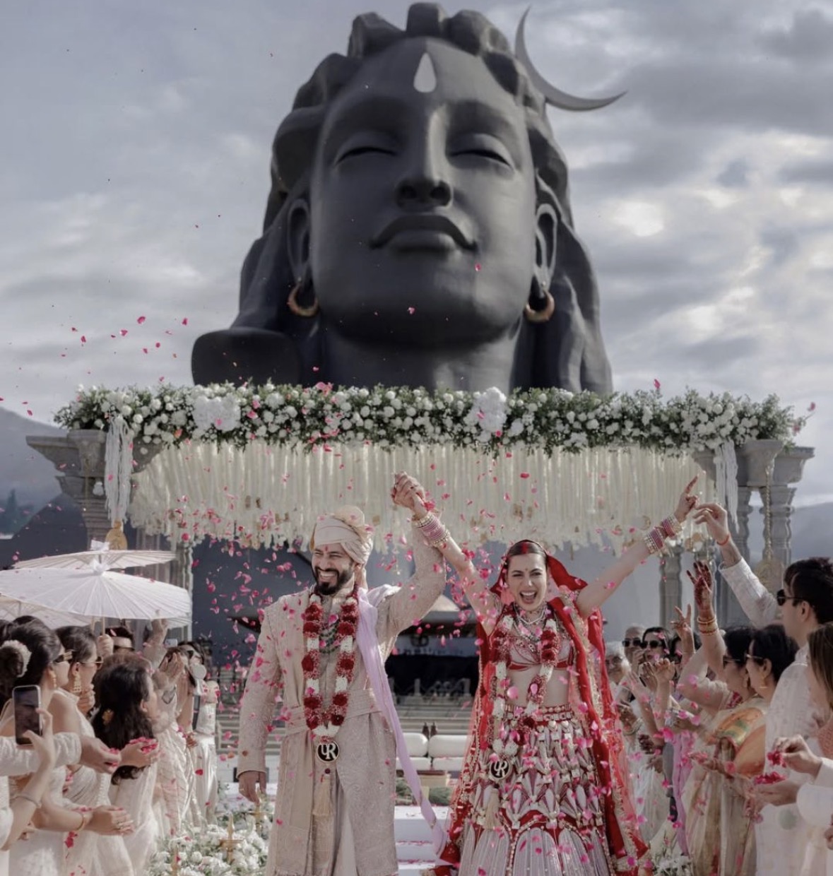 आदियोगी की साक्षी में एक-दूजे के हुए पलक पुरसवानी और रोहन खन्ना, ईशा योग सेंटर में रचाई शादी