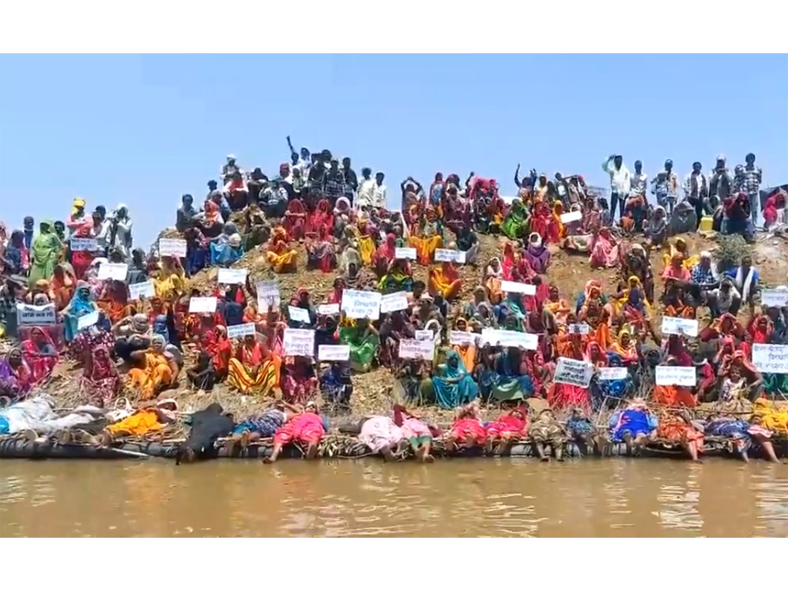 बेतवा लिंक परियोजना के विरोध में छतरपुर में आदिवासियों का आंदोलन जारी, 2023 से जारी है धरना